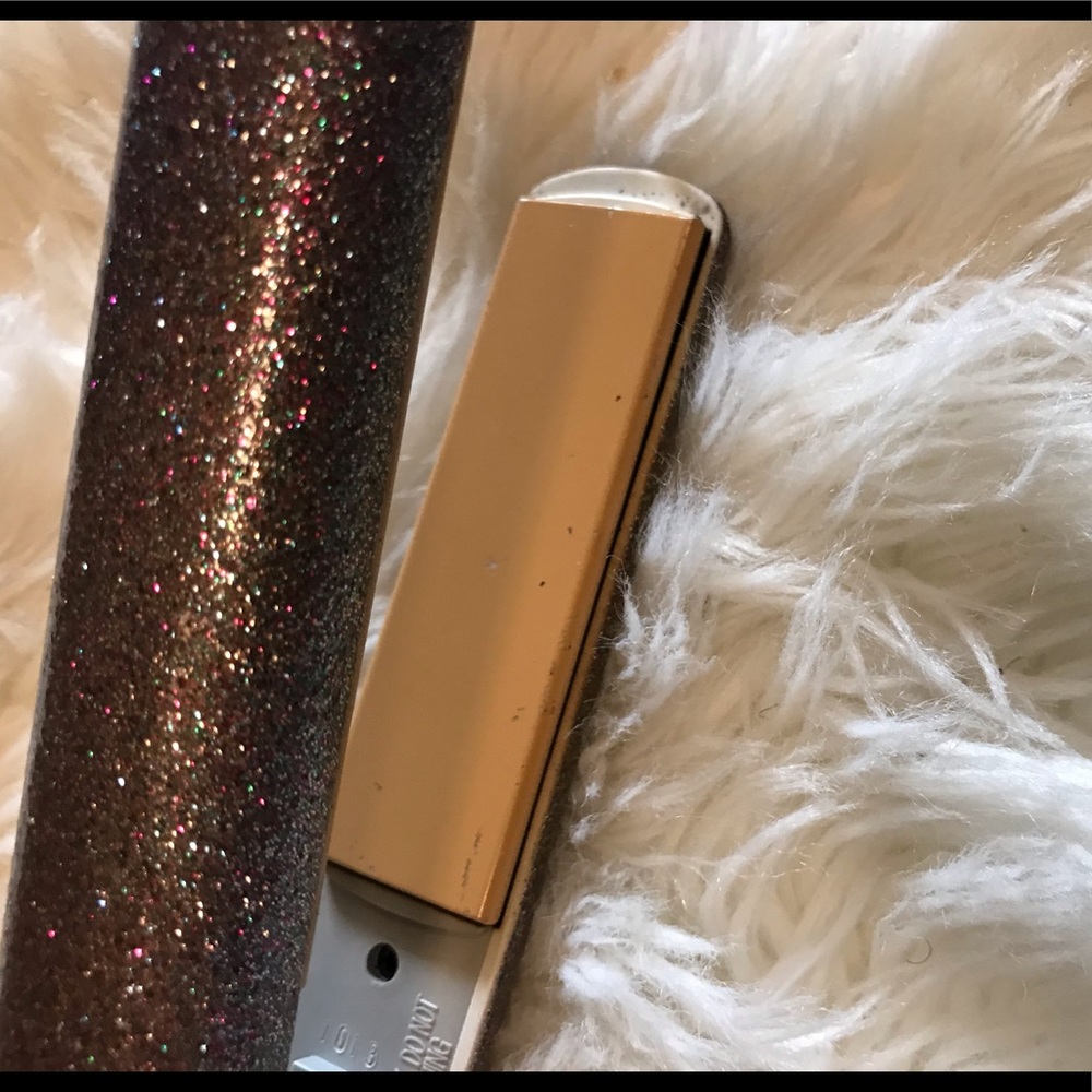 CHI hair straightener - Picture 3 of 8